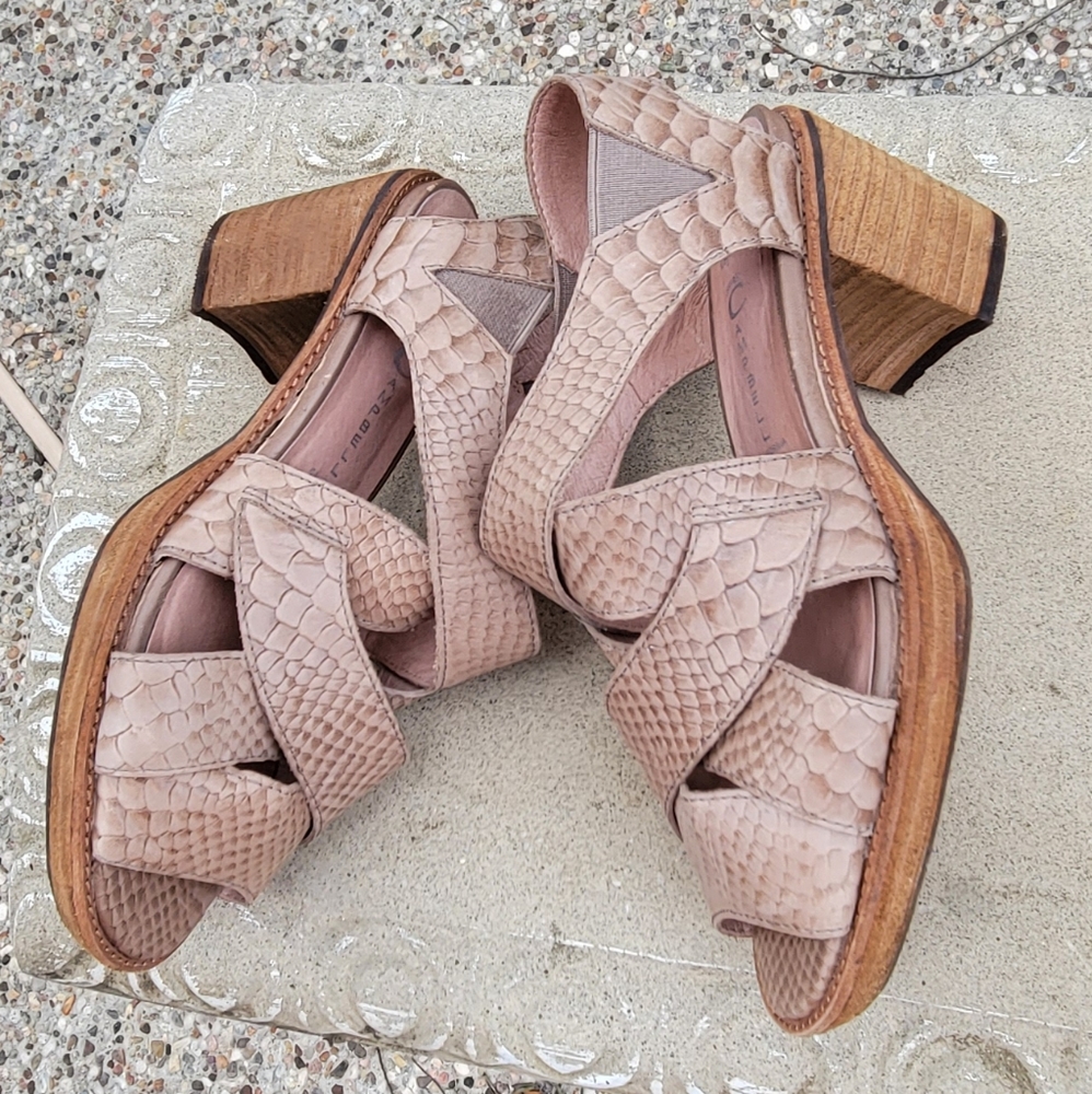 Jeffrey Cambell handmade Havana Last  snake leather soft sandals 9M
